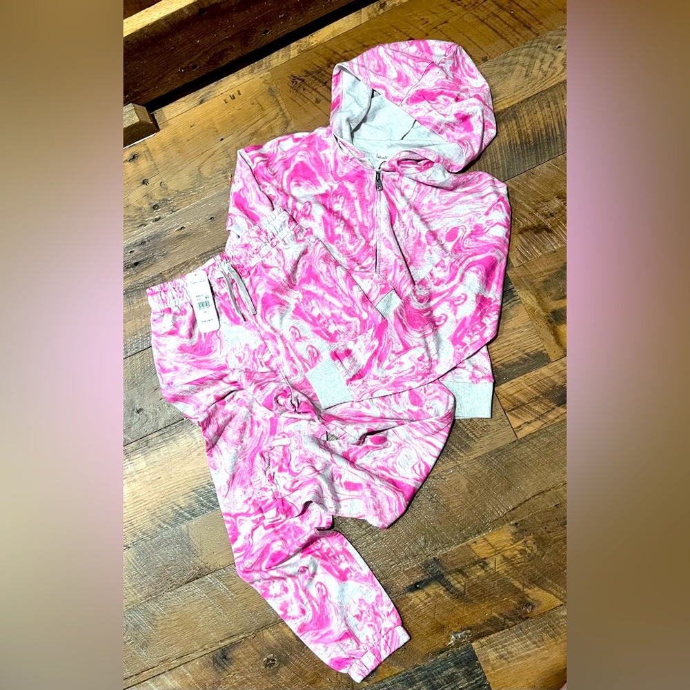Splendid brand, 2 piece pink marble set. New with tags, size 12